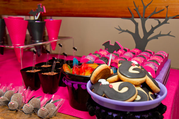 festinha-caraminholando-halloween-bruxa-pink-roxo-preto-12