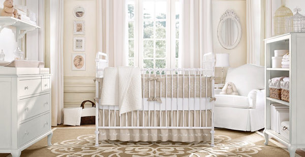 quarto de bebe branco