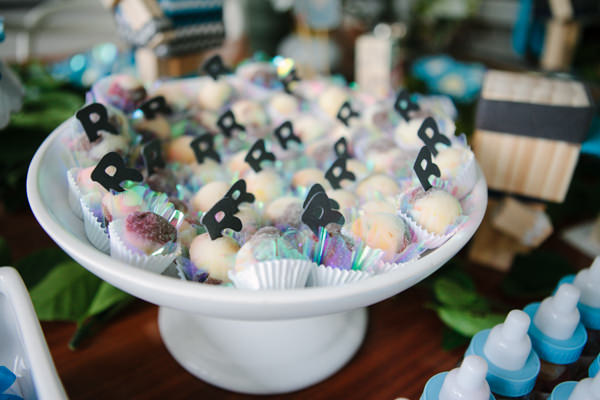 cha-de-bebe-robo-azul-branco-carol-rosa-15