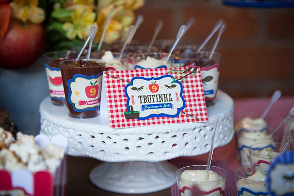 festinha-picnic-branco-vermelho-Arquiteta-de-Fofuras-05