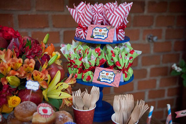 festinha-picnic-branco-vermelho-Arquiteta-de-Fofuras-07