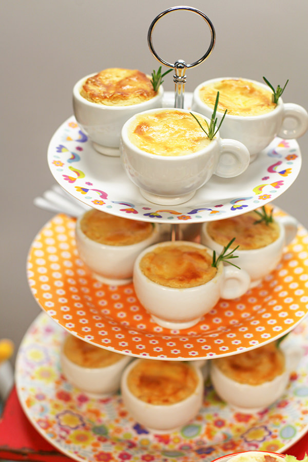 Empada de palmito servido na xícara