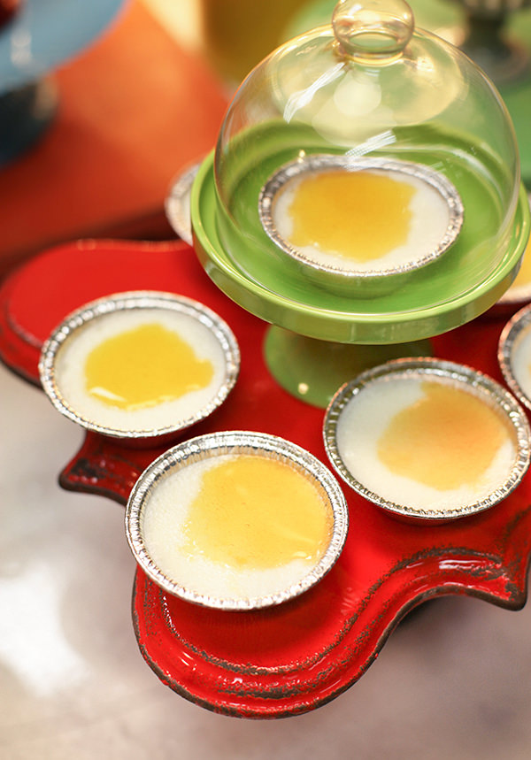 Pudim de maria mole com calda de caramelo