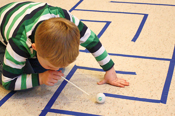 Brincadeiras de fita crepe, Brincadeiras para crianças, Férias