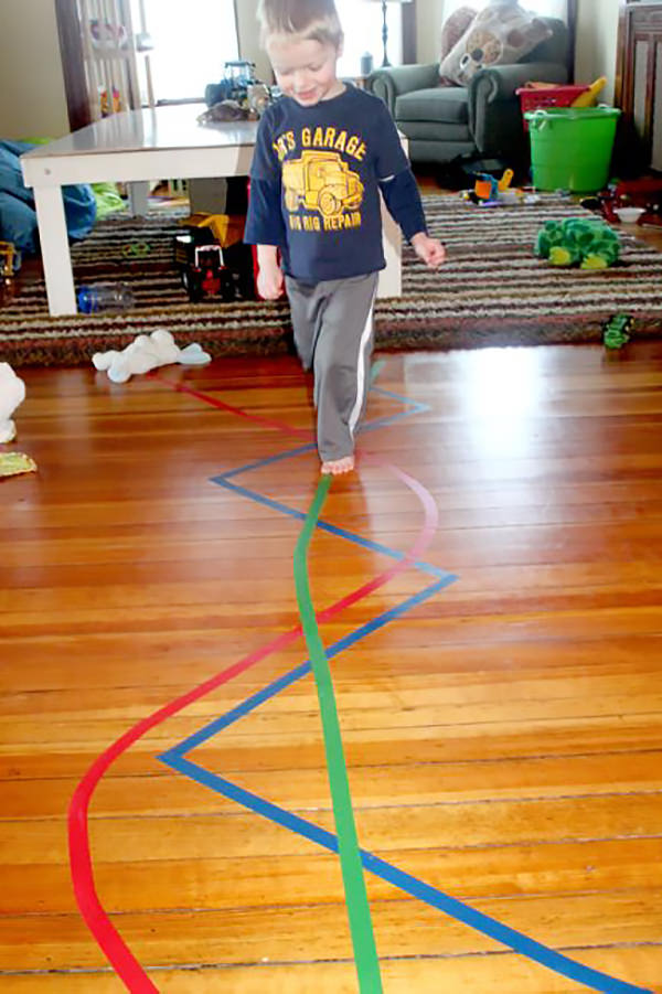 Brincadeiras de fita crepe, Brincadeiras para crianças, Férias