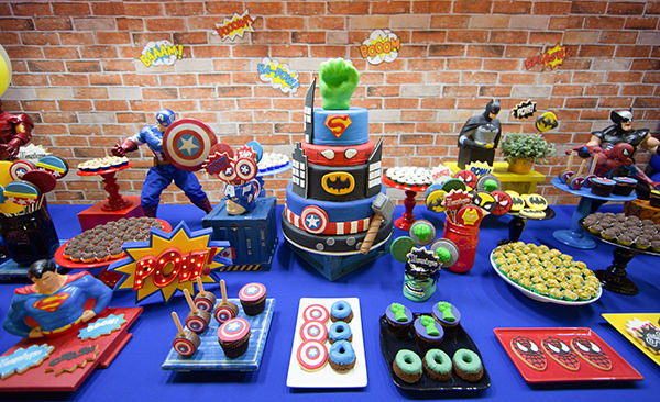 Aniversário com tema super-heróis