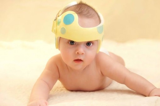 Como evitar que o bebê fique com a cabecinha amassada? - Constance Zahn |  Babies & Kids